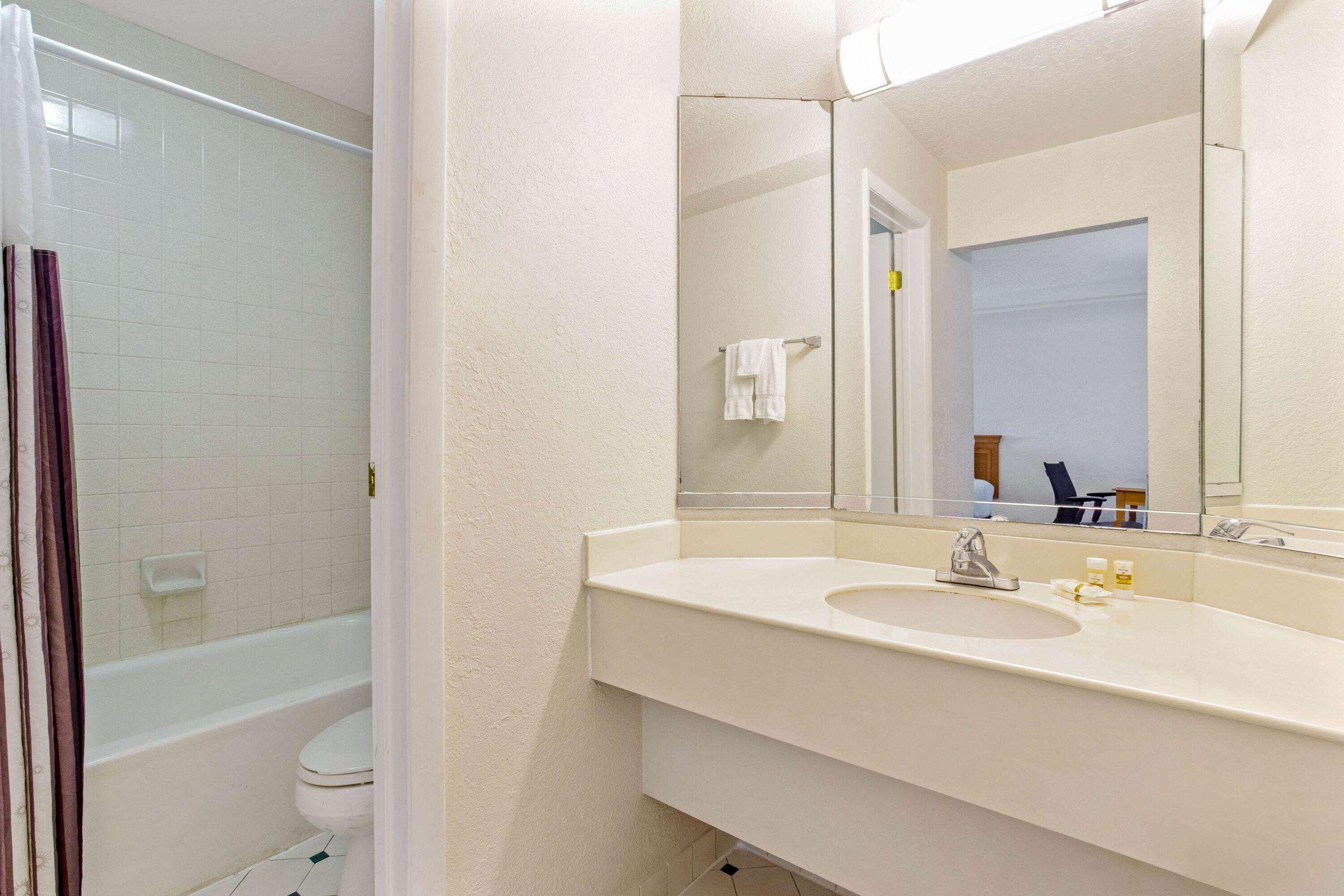 La Quinta Inn By Wyndham Tampa Bay Pinellas Park Clearwater Екстериор снимка