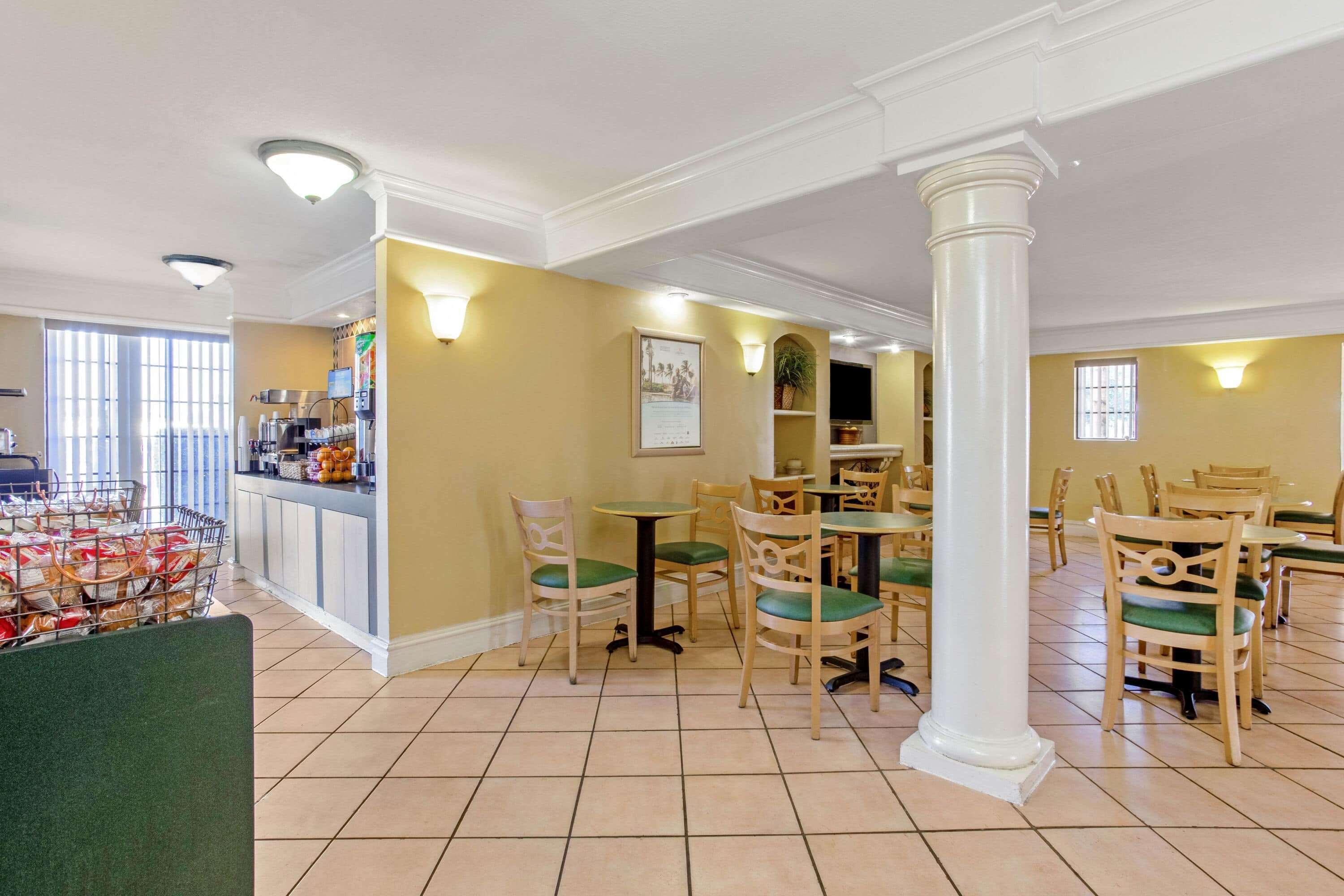 La Quinta Inn By Wyndham Tampa Bay Pinellas Park Clearwater Екстериор снимка
